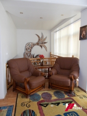 Inchiriez mobilată si utilata cu piscina interioara , in apropiere de Parcul Sub Arini