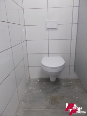 Vand spatii comerciale situate in incinta unui centru comercial in zona Calea Cisnadiei