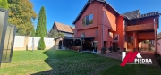 Vand casa situata in Lazaret, compusa din 3 apartamente